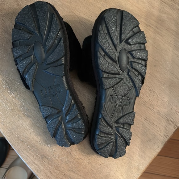 Ugg Slides - Picture 3 of 4